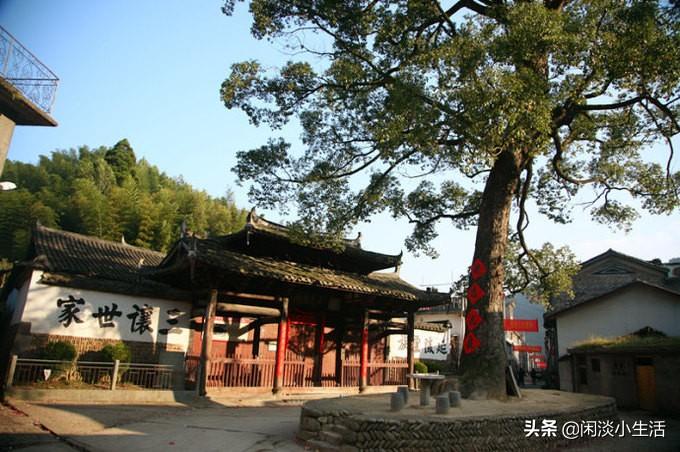 巴黎世家最新女鞋，小巷时尚秘境的揭秘