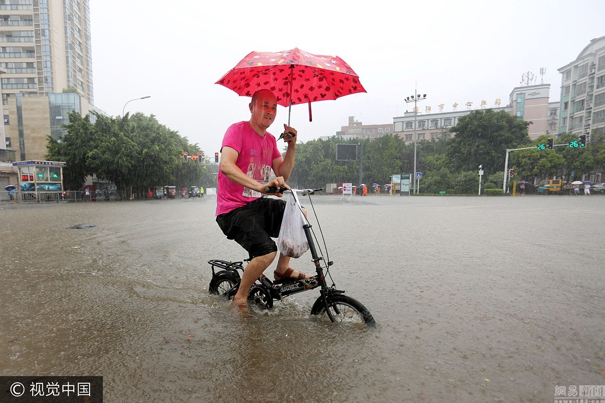 四川暴雨最新情况与雨中的温情故事概述