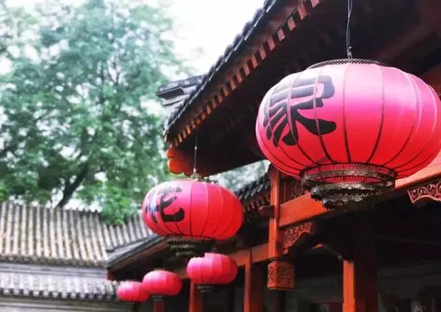 清华大学最新动态与小巷深处的独特风情小店探秘