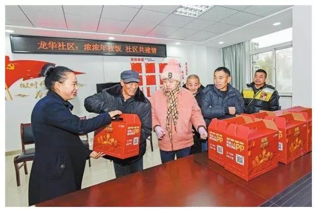 最新款卤菜车图片展示，卤香四溢的温情日常